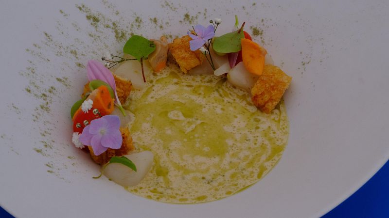 Receta de torrezno, vieira con ctricos y suero de cebolleta de MasterChef Celebrity 10