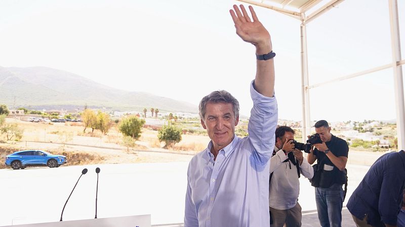 Feijóo acusa a Sánchez de "secuestrar la democracia" y llama a "rebelarse" ante sus "anomalías"