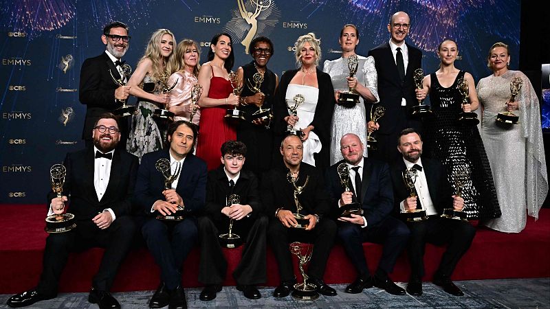 'The Studio' arrasa con 13 galardones en los Emmy 2025 que reafirman el éxito de 'Severance' y 'Adolescencia'