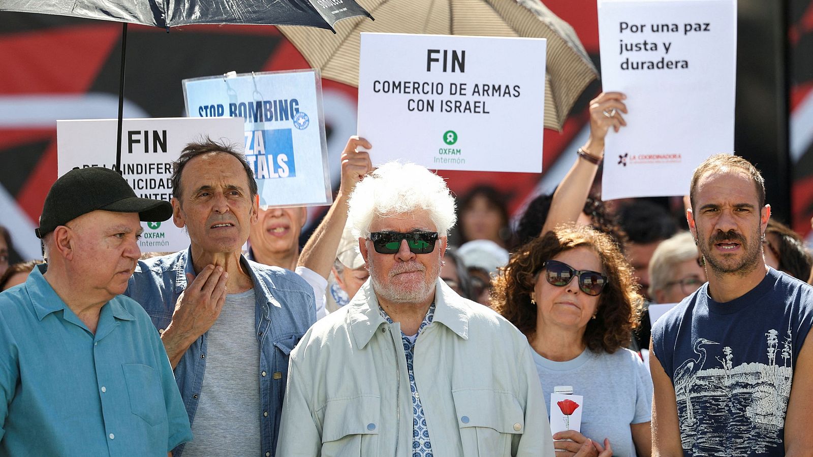 Cientos de artistas leen los nombres de los niños asesinados en Gaza en Madrid | Ver