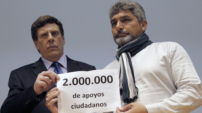 Los padres de Diana Quer y Mari Luz Cortés presentan dos millones de firmas a favor de la prisión permanente revisable
