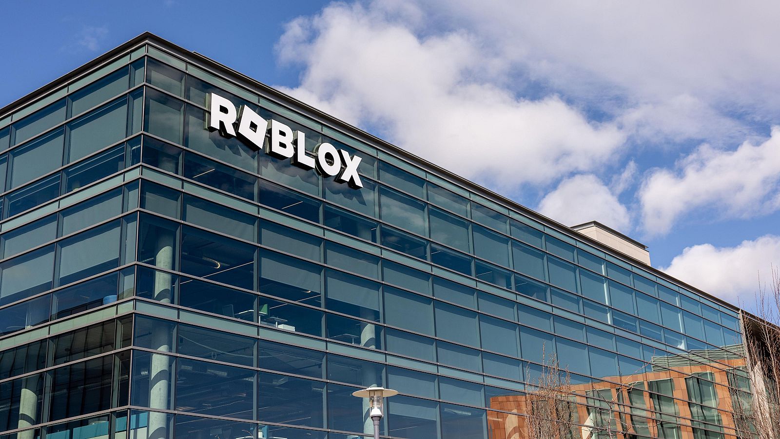 Los peligros detrás de los videojuegos de Roblox | Ver