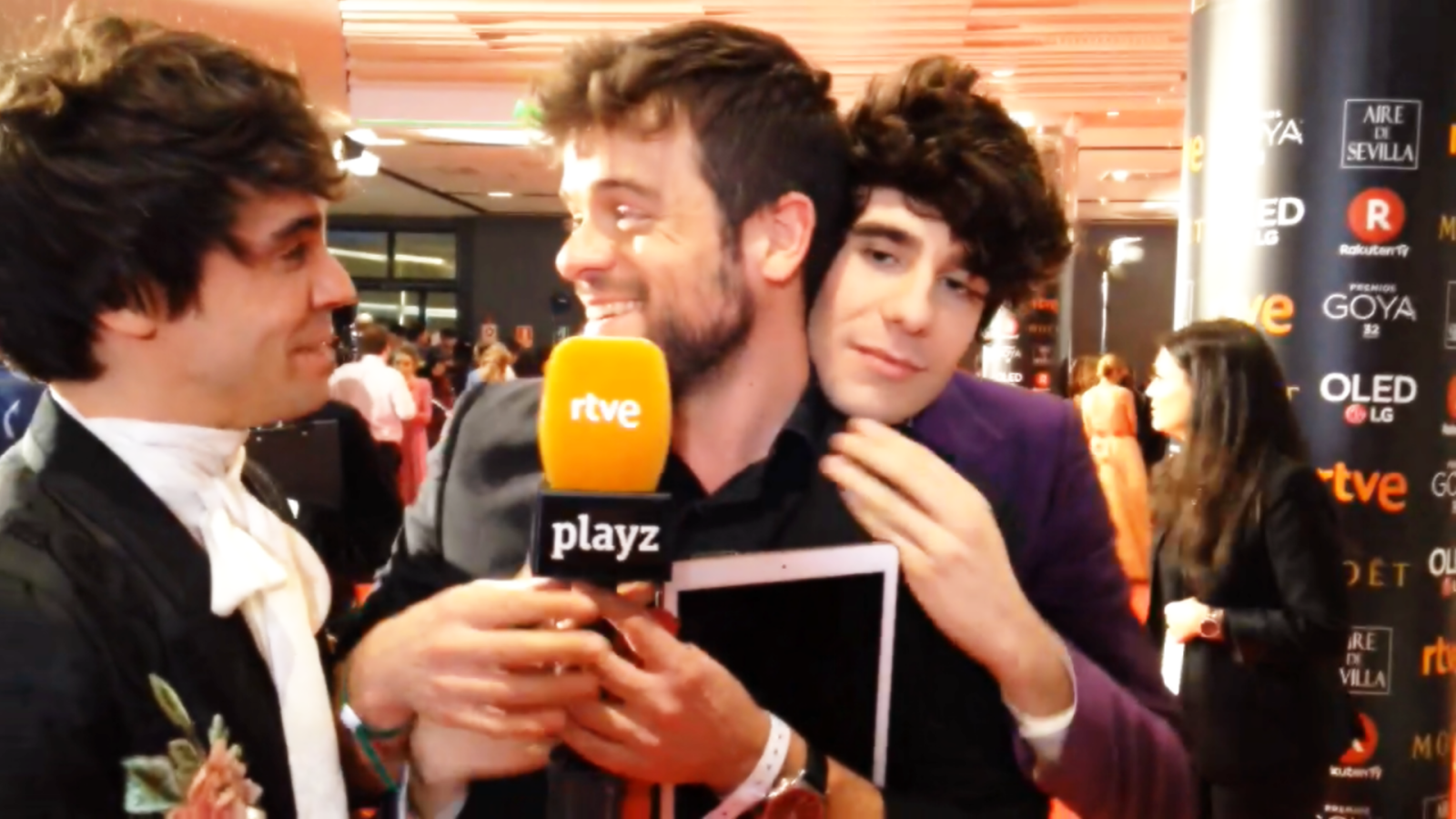 Goyas Golfxs - 10 momentazos de Ricky Merino en la alfombra roja de los Goya | Ver