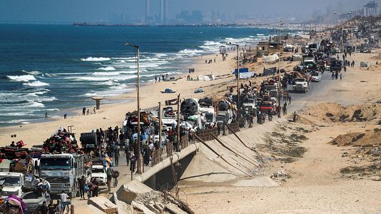 Miles de palestinos huyen de Ciudad de Gaza hacia el sur tras iniciar Israel su ofensiva terrestre