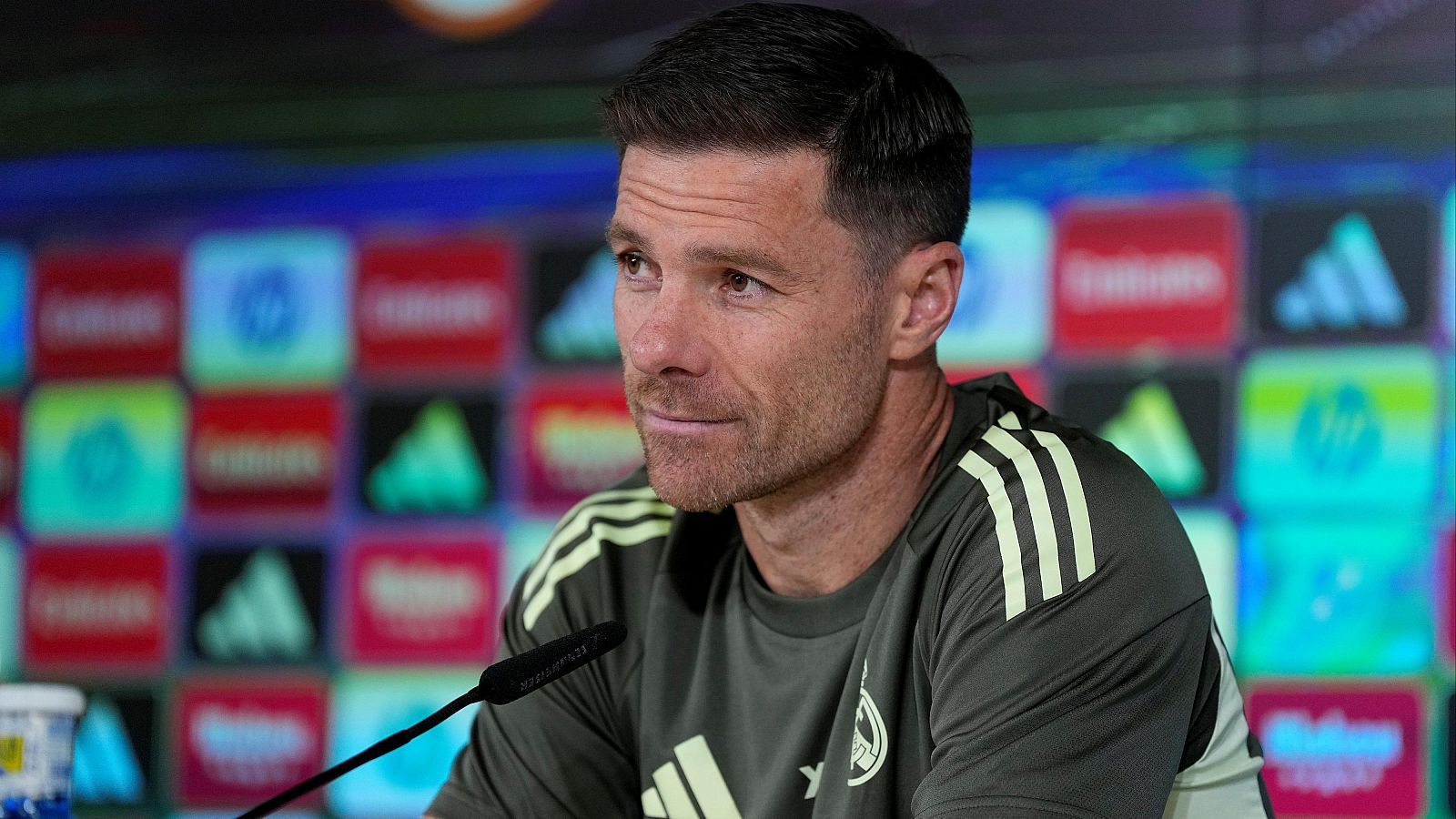 Xabi Alonso, sobre los insultos a Simeone: "No deberíamos sufrir esas situaciones"