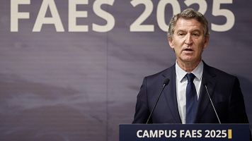 El presidente del PP, Alberto N��ez Feij�o (i) interviene en la clausura del Campus FAES, este viernes.
