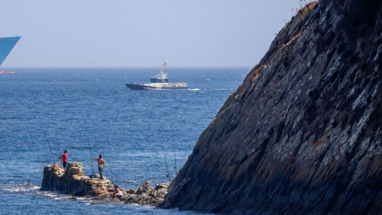 Muere un tripulante de una narcolancha en el Estrecho | Ver