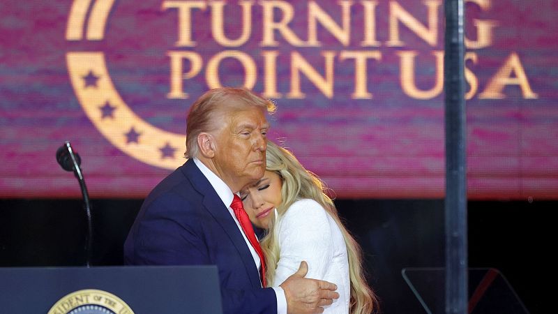 Los republicanos se despiden de Charlie Kirk y lo consagran como un "mártir conservador" en un multitudinario funeral