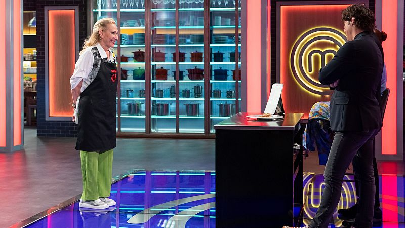 El jurado elogia a Rosa Benito tras superar con éxito la prueba escrita por Marina Rivers en 'MasterChef Celebrity 10'