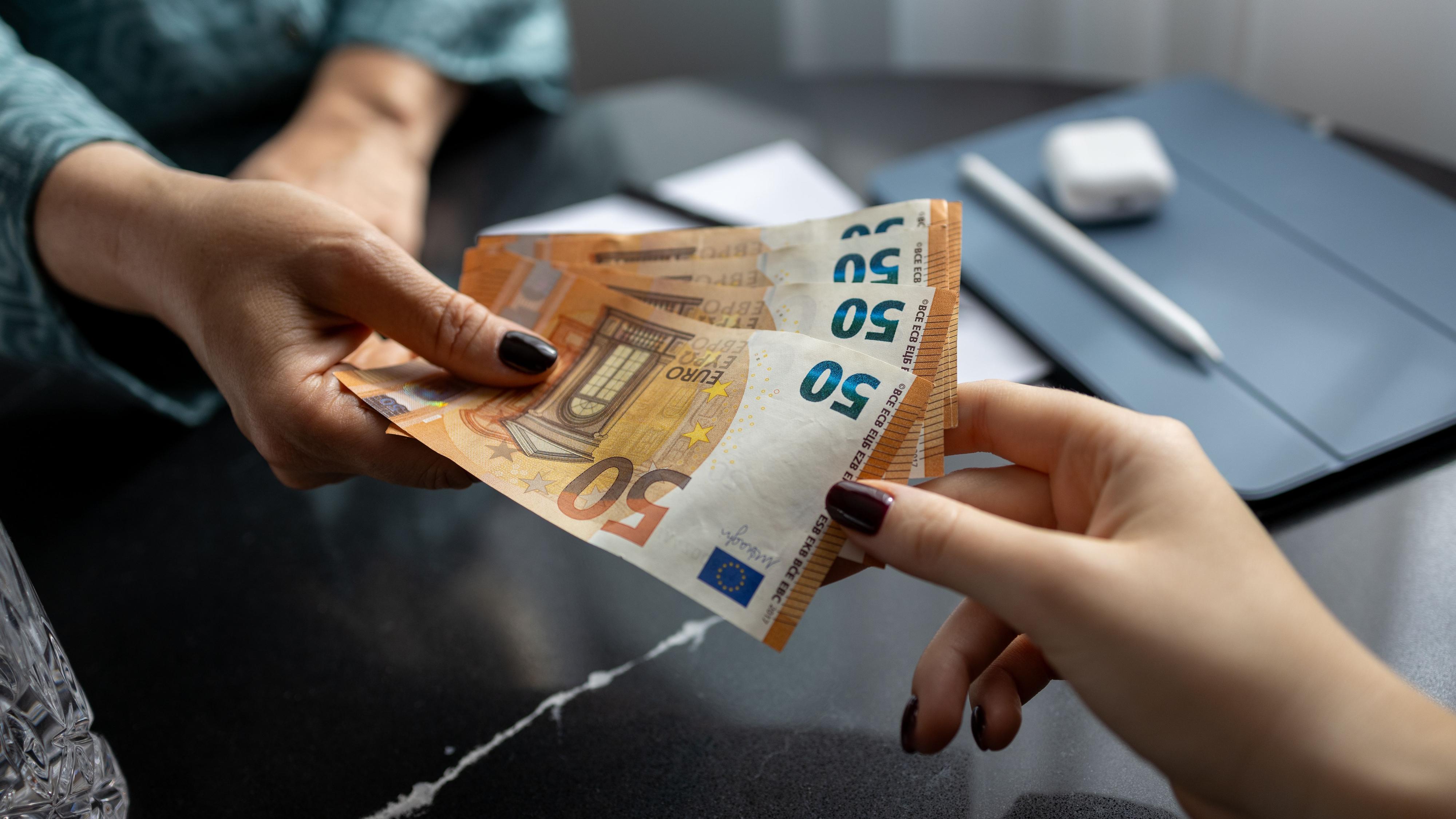 El BCE concluye que en situaciones de crisis la gente recurre al dinero en  efectivo