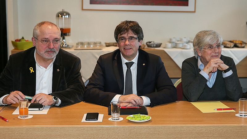 JxCat sigue negociando con ERC e insiste: "Trabajamos sólo para la investidura de Puigdemont"