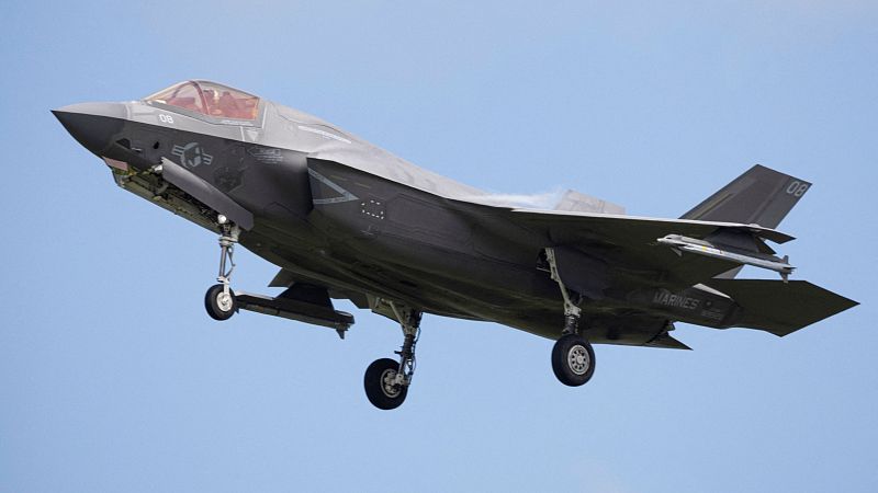 El Gobierno federal de EE.UU. y Alaska despliegan aviones para identificar cazas rusos que volaban cerca de la región