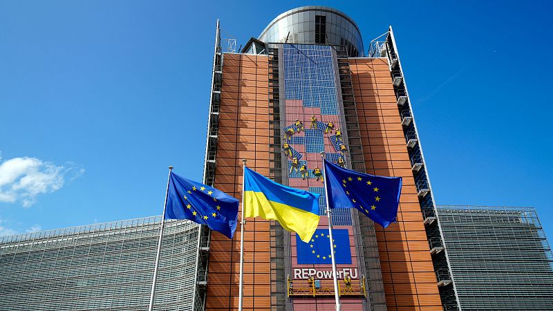 Bruselas plantea conceder un préstamo de 140.000 millones a Ucrania financiado con los activos rusos congelados