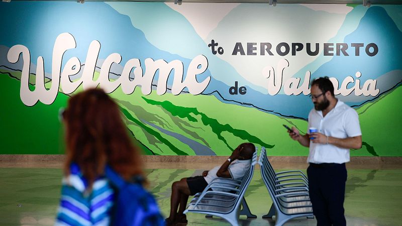 La lluvia obliga a cancelar cuatro vuelos en Valencia y causa retrasos en trenes y aviones