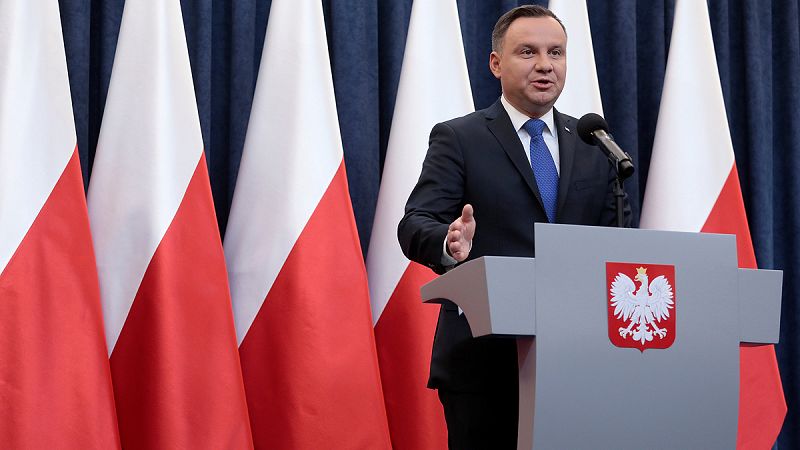 Polonia ratificará la ley que castiga hablar de "campos de concentración polacos" pese a las críticas