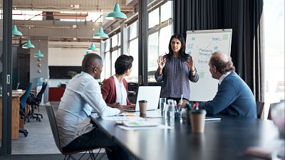 El 82% de mujeres ha tenido que renunciar a actividades personales o profesionales, segn un estudio de Esade