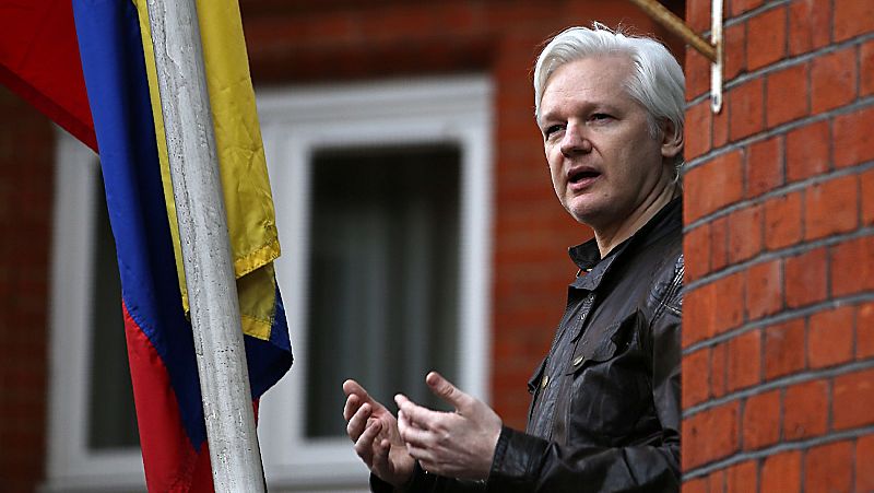 La justicia británica mantiene en vigor la orden de detención contra Assange por vulnerar la libertad condicional