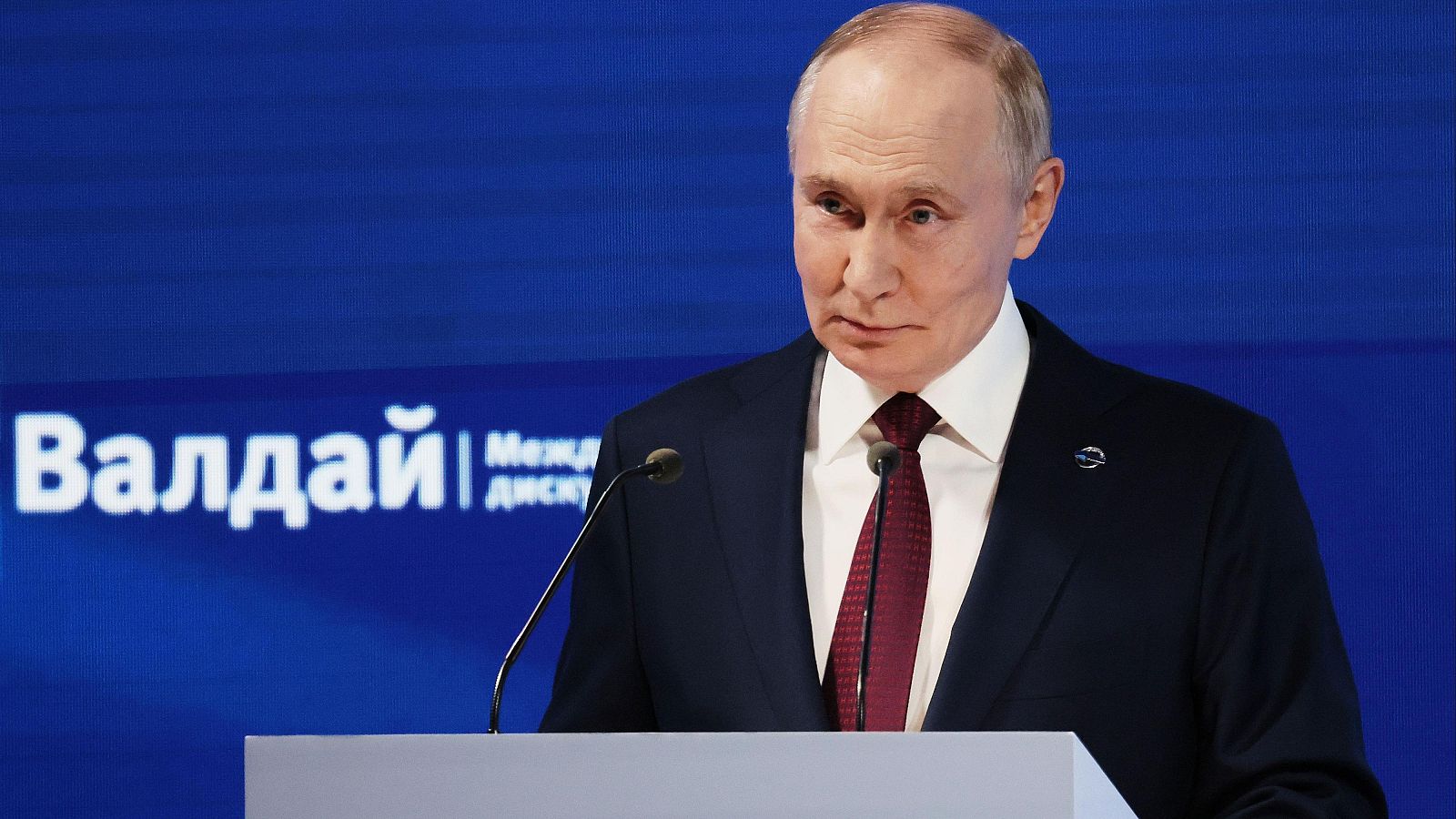 Putin acusa a Europa de alimentar la histeria de una posible guerra - La tarde en 24h | Ver