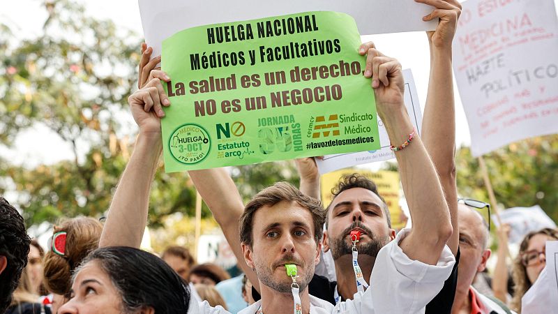 Médicos de toda España piden mejoras laborales y un estatuto propio en la segunda huelga del año