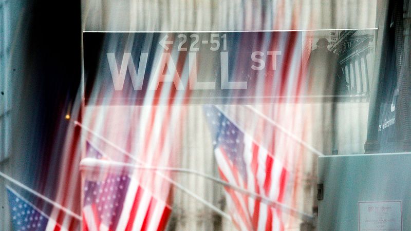 Wall Street remonta y el Dow Jones cierra con una ganancia del 2,15% tras una jornada muy volátil