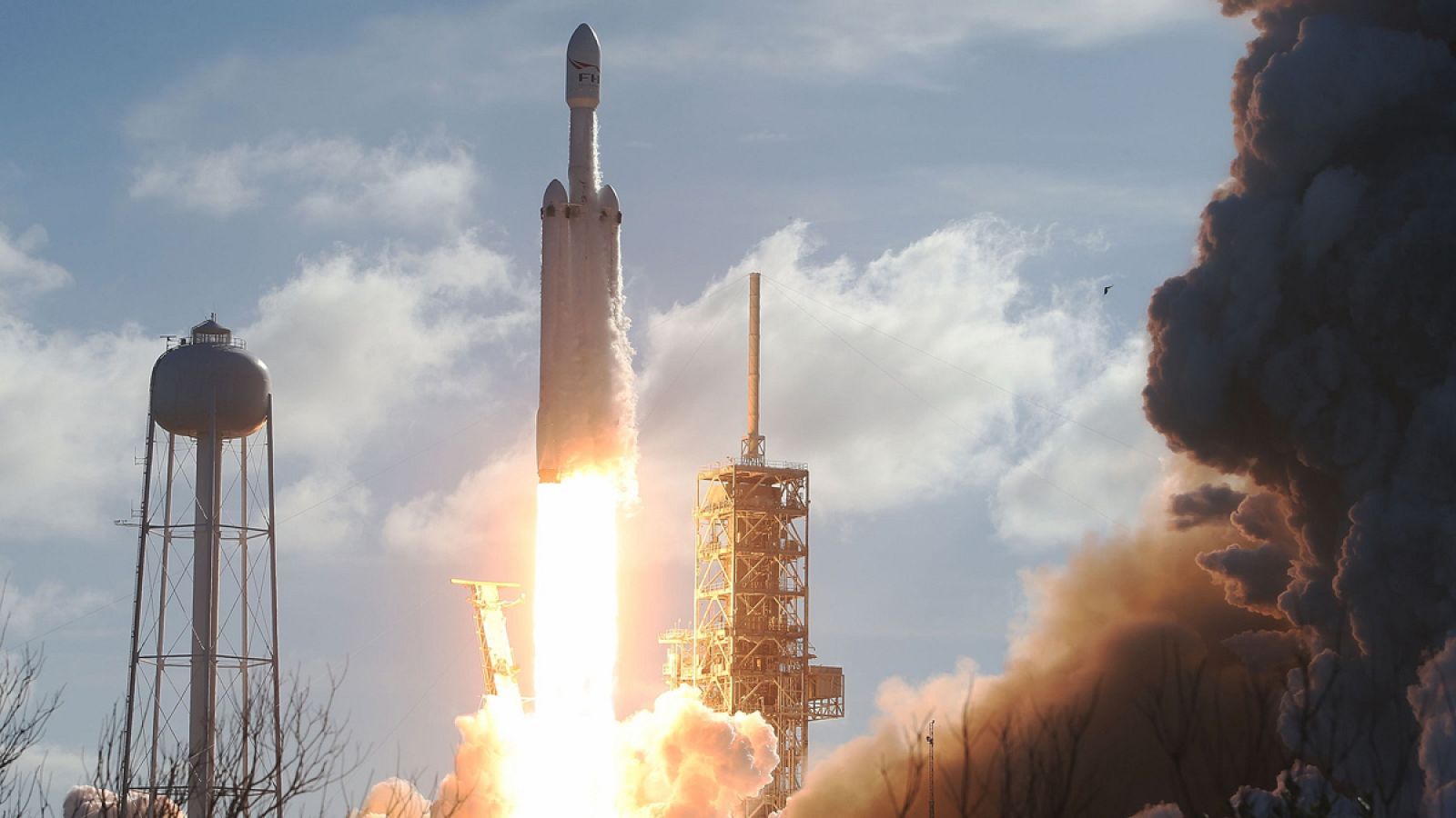 El Falcon Heavy, un cohete barato y reutilizable que abre la vía a viajes espaciales de gran alcance