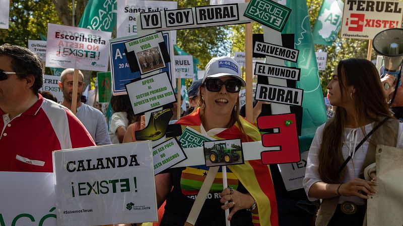 Cientos de personas se manifiestan en Madrid contra el abandono del medio rural