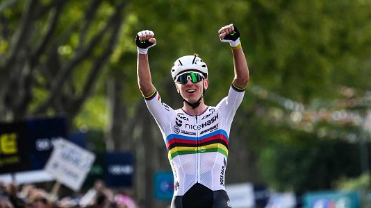 Pogacar celebra la victoria en el Europeo