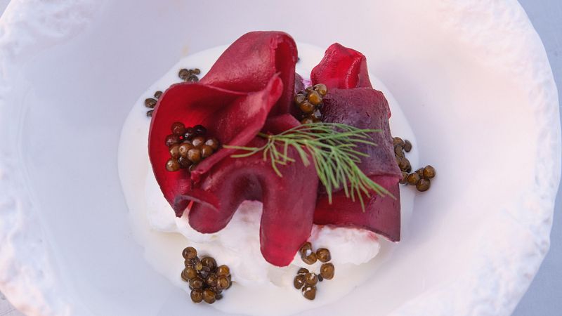 Receta de remolacha con salsa de caviar y espuma de queso feta de Soraya en MasterChef Celebrity 10