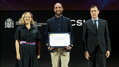 Eduardo Sáenz de Cabezón, presentador de 'Órbita Laika', recoge el Premio CSIC- Fundación BBVA de Comunicación Cientifica