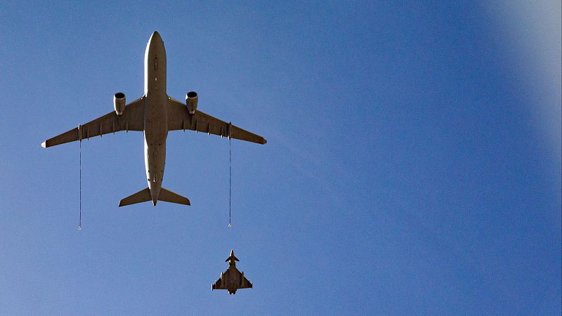 Los reyes presiden un desfile del Día de la Fiesta Nacional con la presencia de casi 4.000 militares y sin la Patrulla Águila