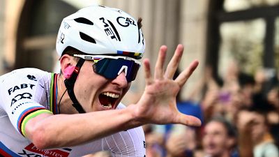 Pogacar logra con otro ataque lejano su quinto Giro de Lombard�a consecutivo