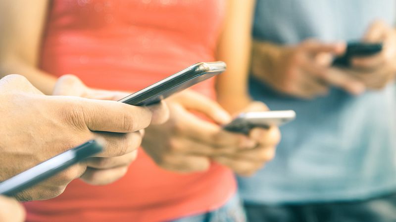 El Gobierno aprueba medidas para atajar el uso compulsivo de las redes sociales por los menores