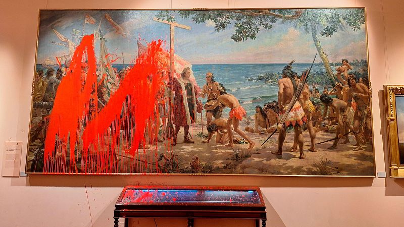 Dos activistas de Futuro Vegetal arrojan pintura roja sobre un cuadro de Colón en el Museo Naval de Madrid