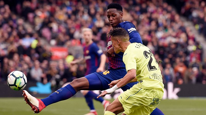 El Getafe da aire a la Liga con su empate en el Camp Nou