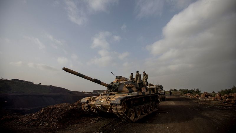 Dos soldados turcos mueren al caer su helicóptero en la región siria de Afrín