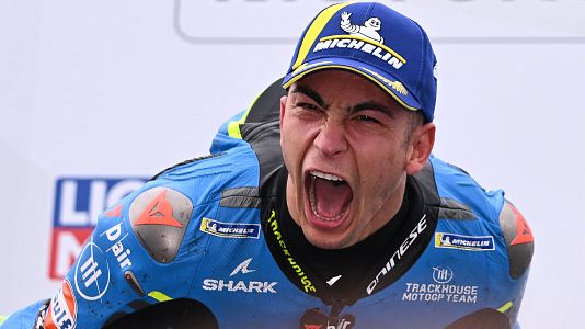 Ra�l Fern�andez vence por primera vez en MotoGP