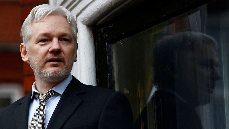 La justicia británica rechaza los argumentos de Assange y mantiene la orden de arresto contra él