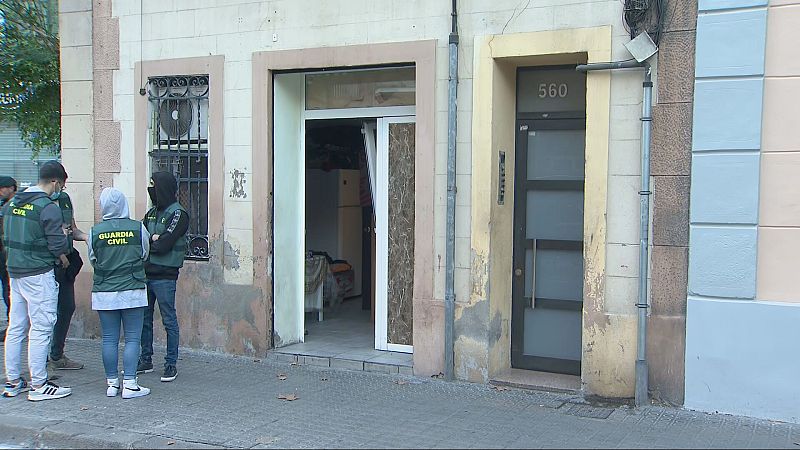 Cau una xarxa criminal a Barcelona que afavoria la immigració irregular