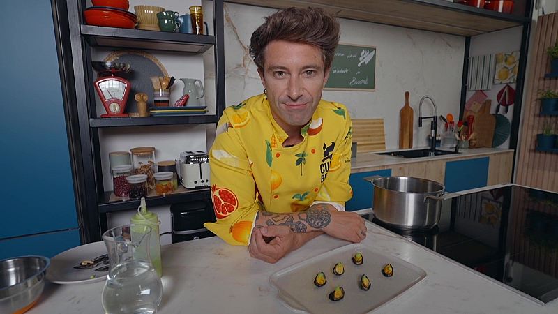 El Chef Bosquet prepara una recepta de musclos amb maionesa de julivert