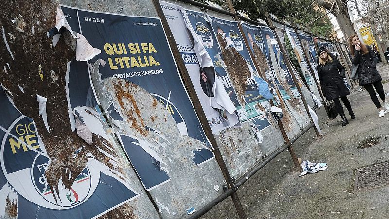 Los italianos votan por primera vez con un sistema electoral que perjudica al Movimiento Cinco Estrellas