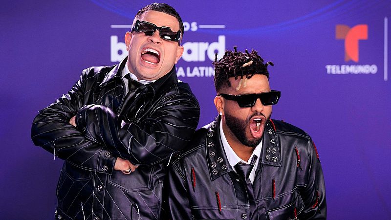 Bad Bunny se consagra como artista del siglo con once premios en los Latin Billboard y supera a Karol G