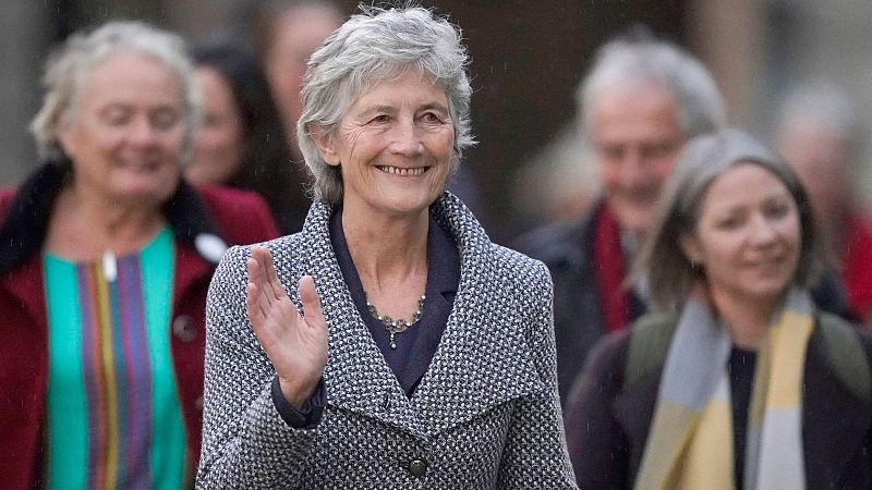 La izquierdista Catherine Connolly será la nueva presidenta de Irlanda tras imponerse a la democristiana Heather Humphreys