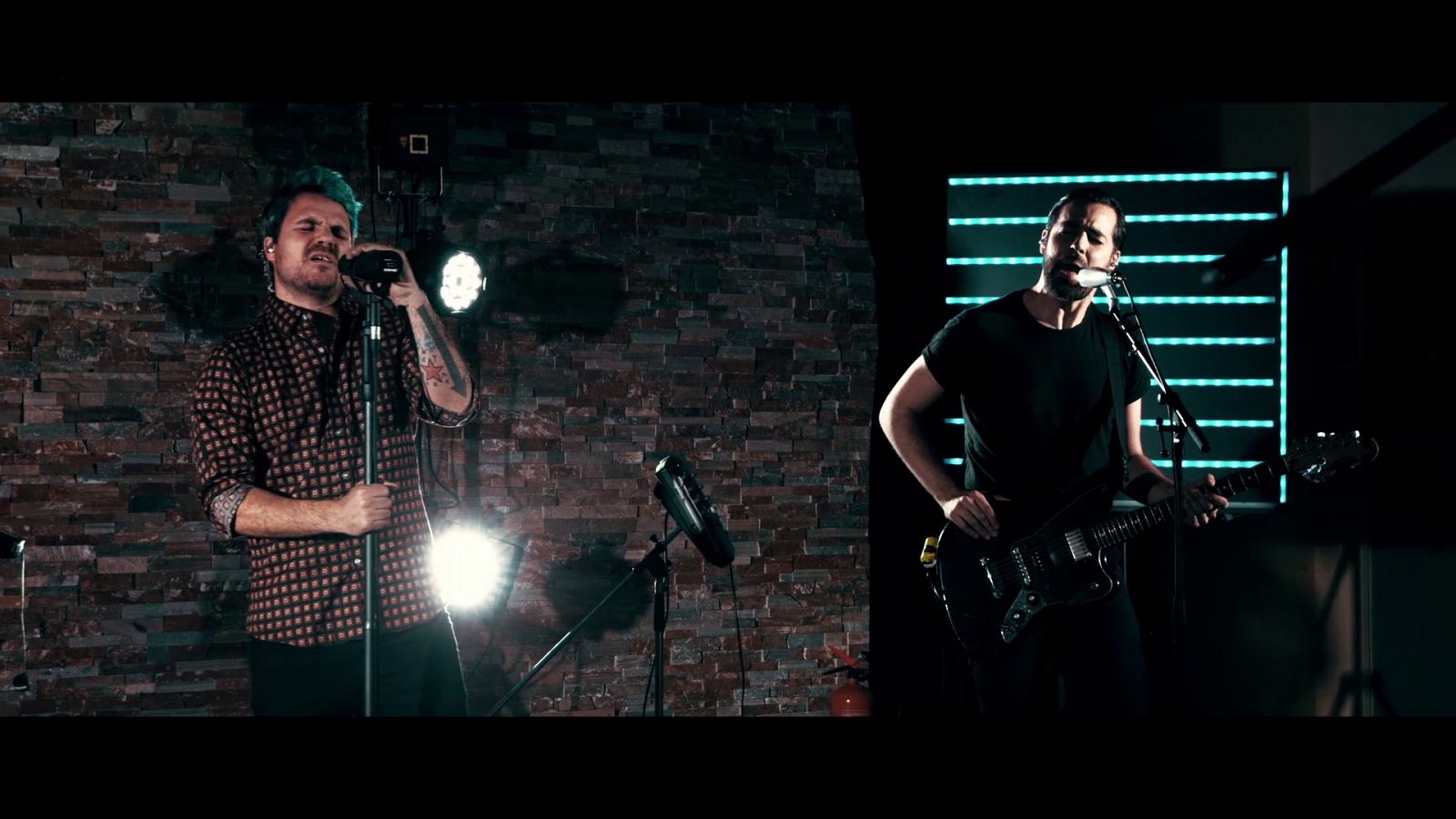 Dinero y Dani Martín - Bajo cero