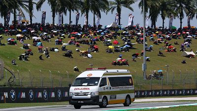 El piloto suizo Noah Dettwiler se encuentra "estable, pero todav�a cr�tico" tras su grave accidente en Moto3 en Sepang