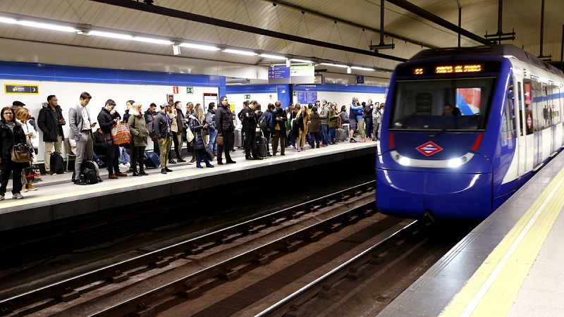 Oleada de críticas a Metro de Madrid tras admitir que hay amianto en algunos trenes y el cáncer de un empleado