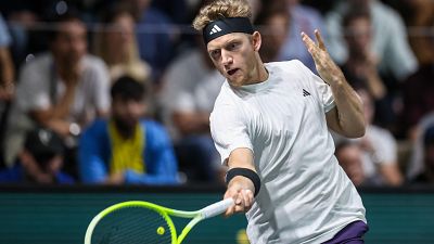 Alejandro Davidovich avanza ronda en Par�s tras vencer al local Arthur Cazaux en un tenso partido