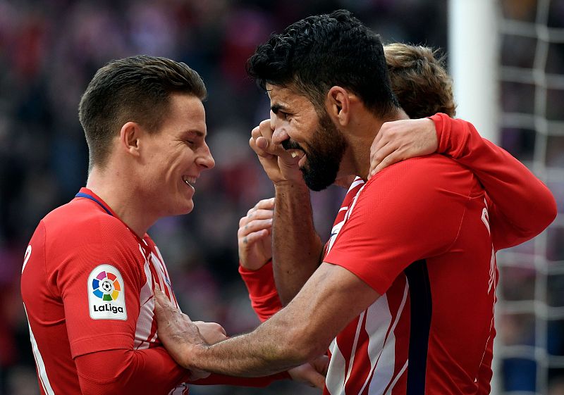 Gameiro y Costa mantienen al Atlético en la pelea por la Liga