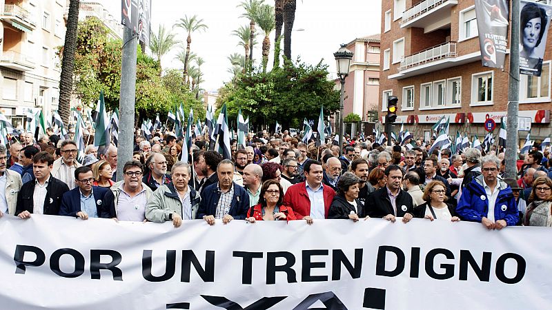 Badajoz pide un 'tren digno' que ponga fin al retraso de más de 50 años en materia ferroviaria