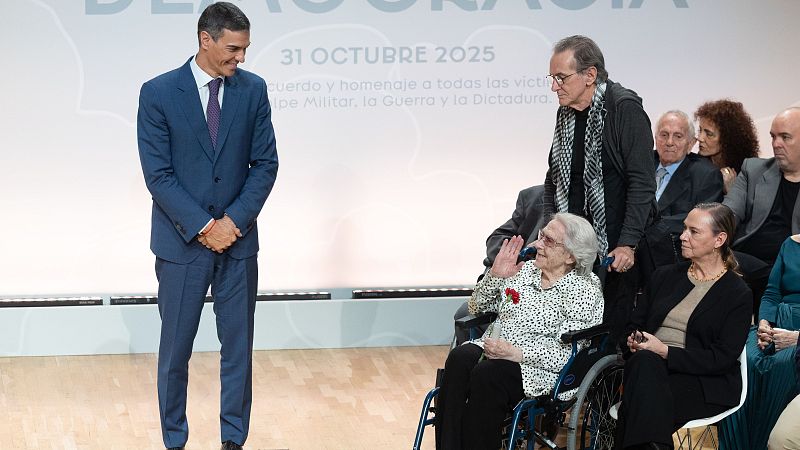 Sánchez dice que no dejará que se "arranquen las libertades" conquistadas tras la dictadura: "No vamos a ceder un ápice"