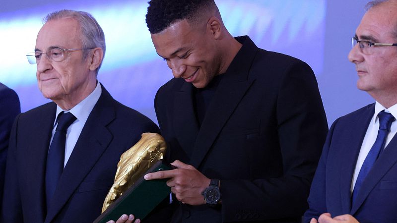 Kylian Mbappé recibe su primera Bota de Oro: "Espero ganar títulos colectivos con el Real Madrid"
